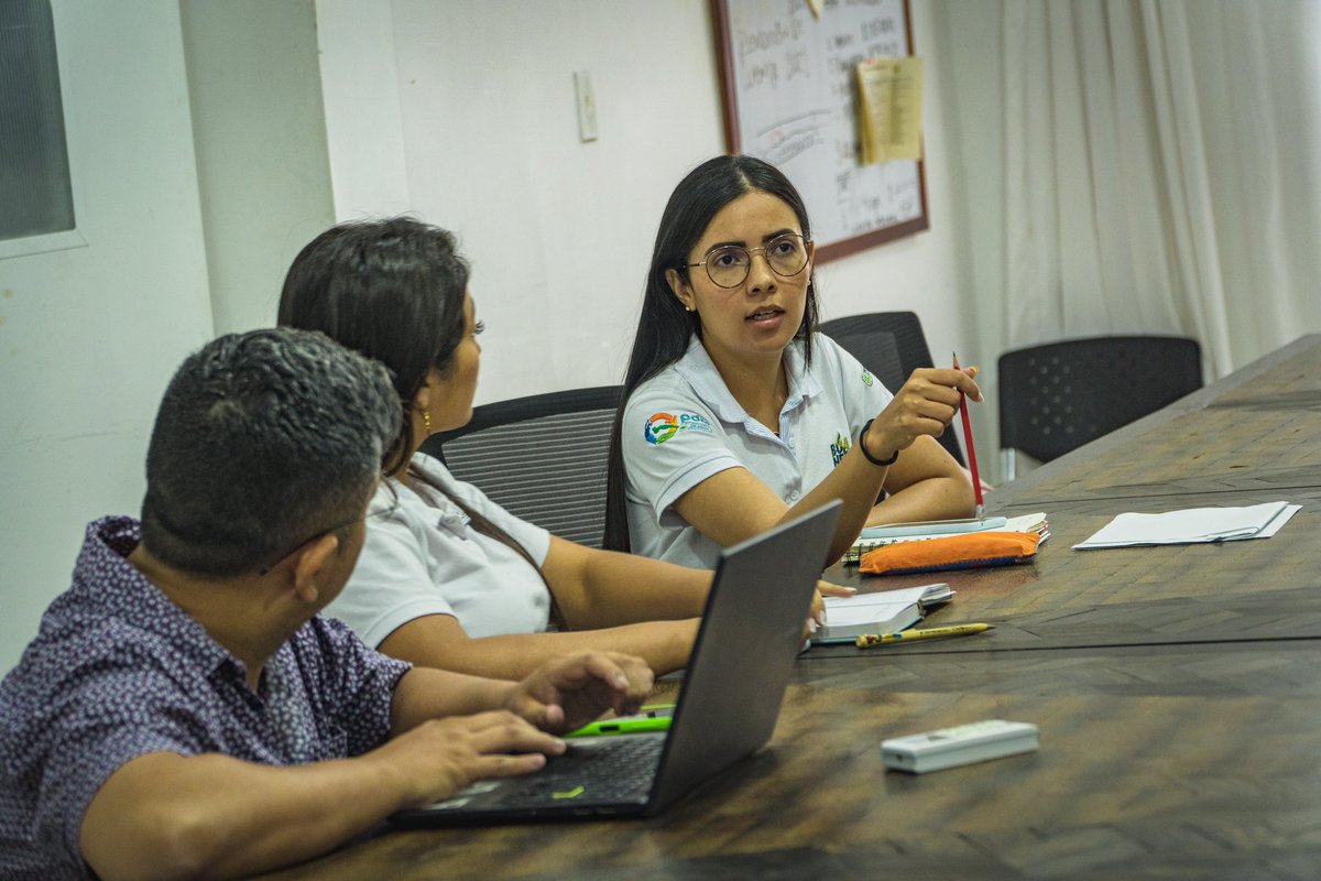 Alcaldiadeleg's tweet photo. La Secretaría de Planeación adelantan reunión junto a la @gobputumayo y Empuleg Leguízamo con el fin de adelantar gestiones en materia de vivienda para los leguizameños, iniciativa liderada por @Minvivienda 

¡Avanzan las gestiones para el desarrollo de #puertoleguizamo! ✅ https://t.co/ovan4hIU88