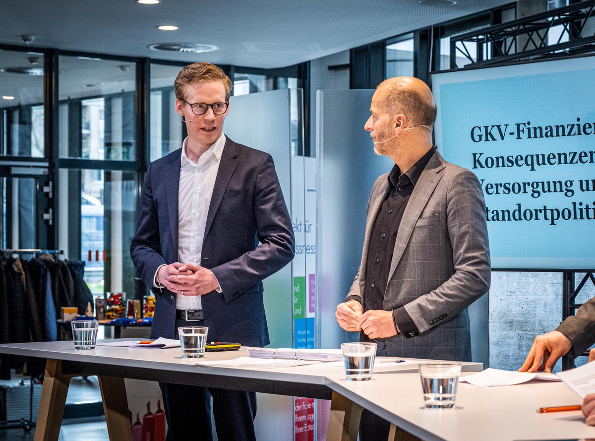 sanofiDE's tweet photo. „Wir erleben in vielen Bereichen die Abhängigkeit von anderen Regionen, u.a. Asien. Wir haben noch eine starke Pharmaindustrie in Deutschland & Europa. Aus Gründen der Versorgungsicherheit sollten wir uns alle mehr darum kümmern, dass das so bleibt“, so Stefan Kentrup. #HBPharma https://t.co/mSOoPxZ3OW