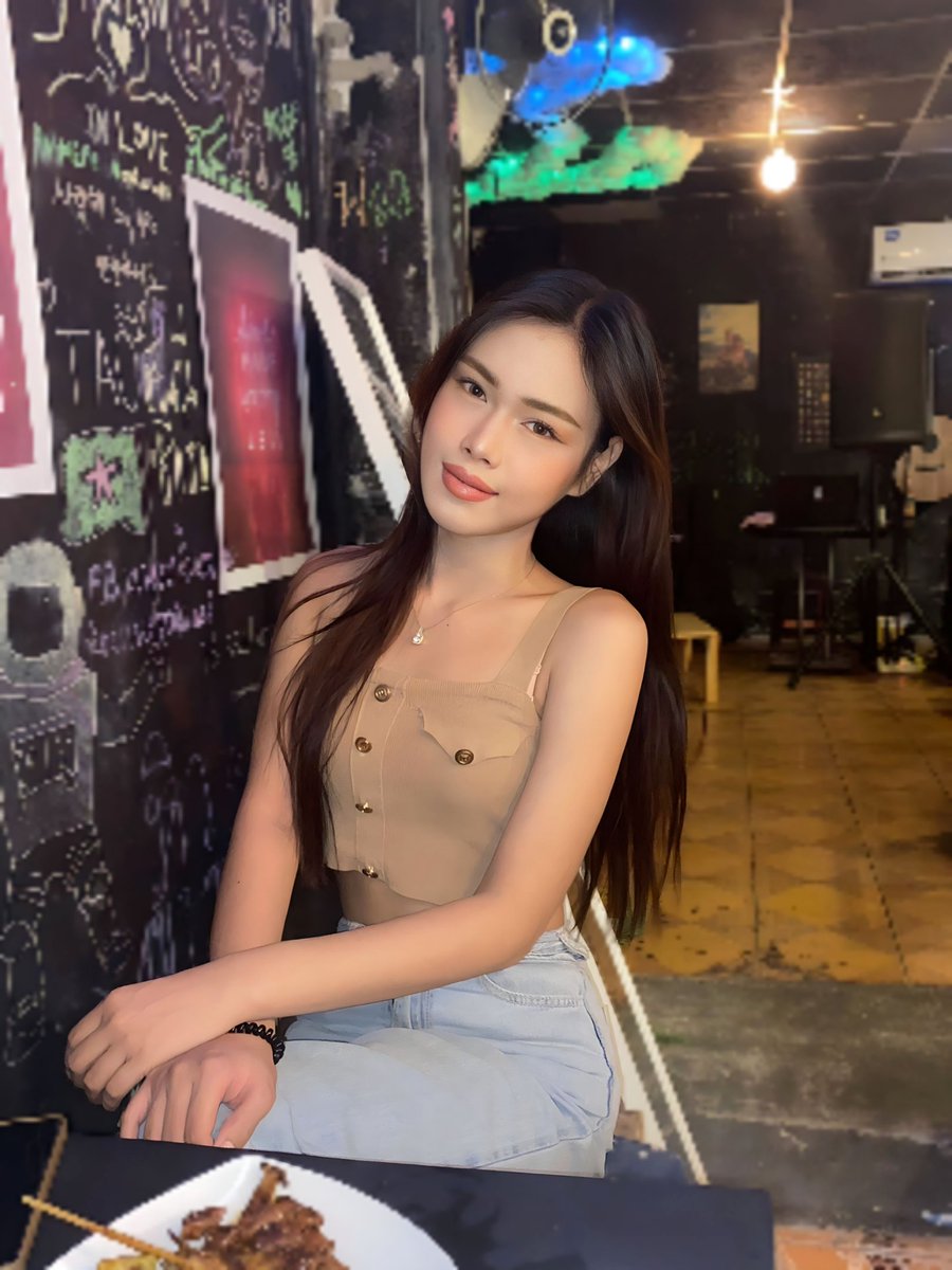 DisCatu's tweet photo. นั่งคนเดียวมันเหงา มานั่งข้างเราเอามั้ย 😊☺️😍😘 #นครสวรรค์ https://t.co/tmRtS6WMaQ