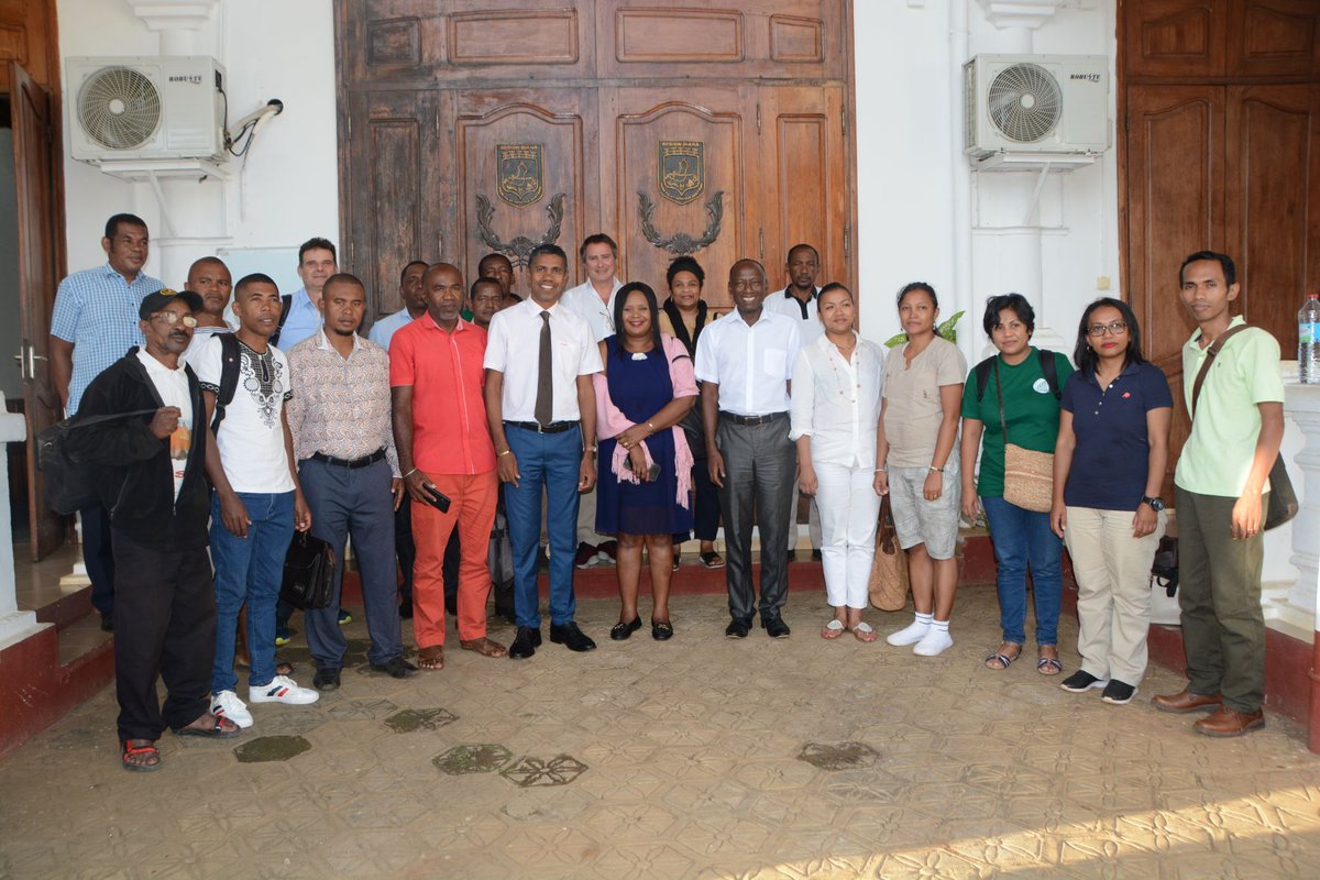MUwanyiligira's tweet photo. Merci infiniment au Gouverneur et Préfet de la région de Diana ainsi que l’équipe #CASEF d’avoir organisé une session avec les Maires de la région pour échanger avec nous et les représentants du @MATP_GOV_MG sur la problématique foncière. https://t.co/7Kk7C2MsMJ