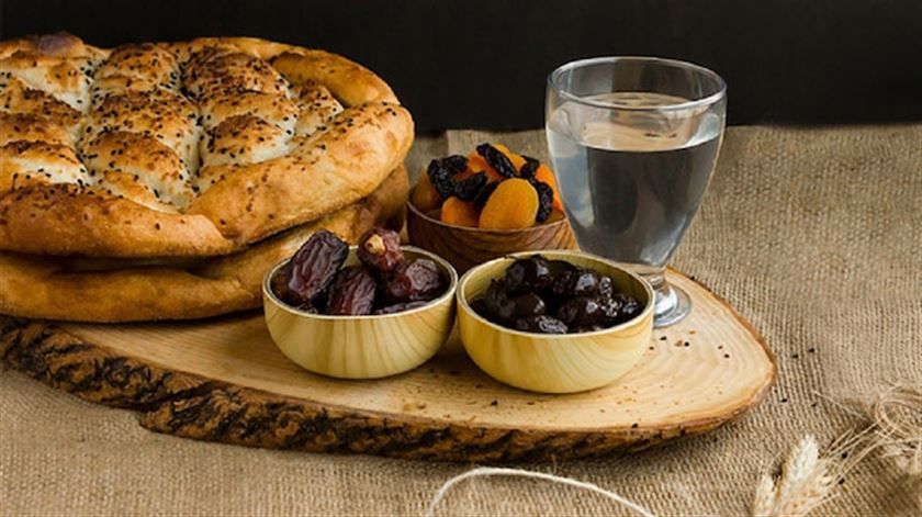 LisanHal06's tweet photo. Gelişin bir bayramdır. Giderken de bayram bırakarak gidersin. (Ey Ramazan!)

Sezai Karakoç https://t.co/Lnr9XWXzlb
