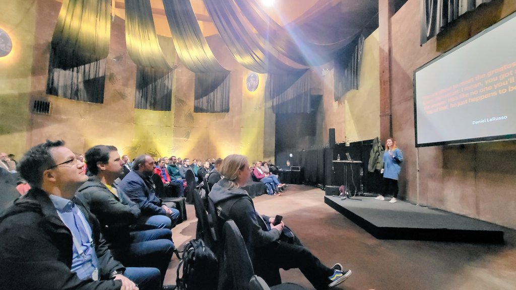 wolkencode's tweet image. Full house at @KellyJille86 &apos;s talk ✨Be ‘Mr. Miyagi’ or find one! A talk about the power of mentoring✨ at @JavaLandConf &amp;amp; packed with so much valuable nudges about mentoring 🙌🏻 
#javaland2023 #womenAtJavaland