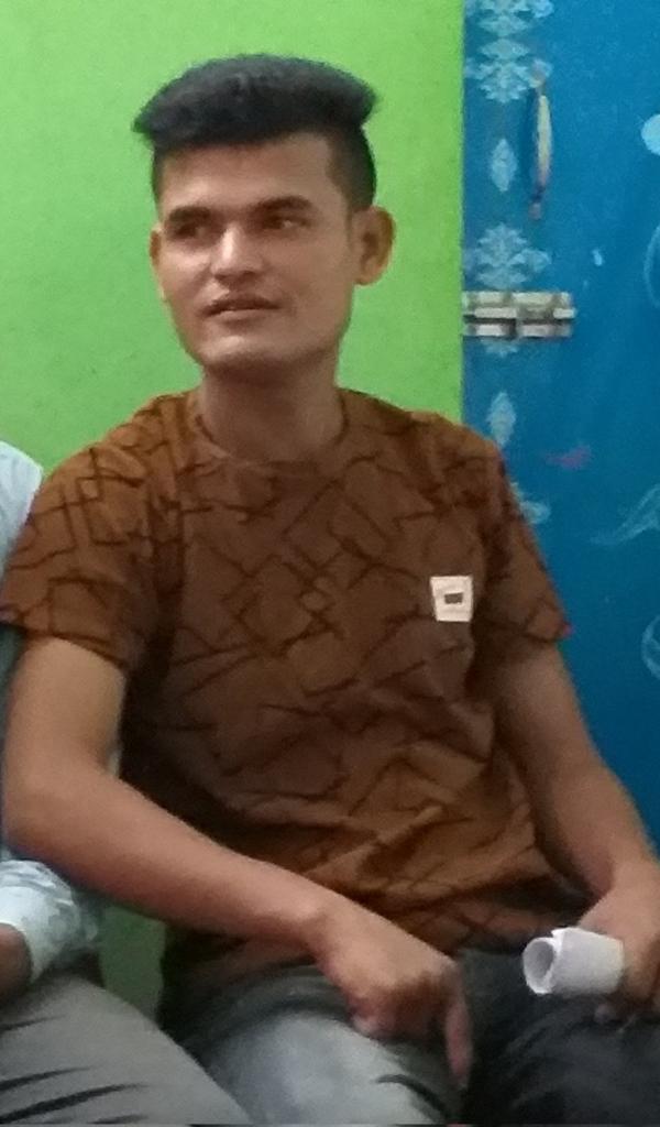 ARSA_ARMY's tweet photo. Arfat was calling #international communities to get free from the prison of #India, he is #innocent &amp; worked for Rohingya but he was arrested for travelling to India w/o valid documents, no peace, no citizenship,no ID card,no can live in Myanmar then
Where the Rohingya will live? https://t.co/NQV2SDUIBH