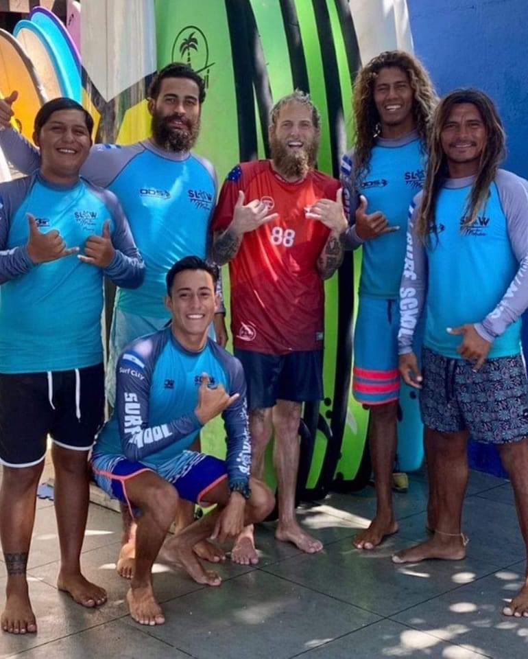 Jonah Hill getting surf lessons from the locals at El Tunco Beach in El Salvador. 🇸🇻🏄🏻‍♂️
