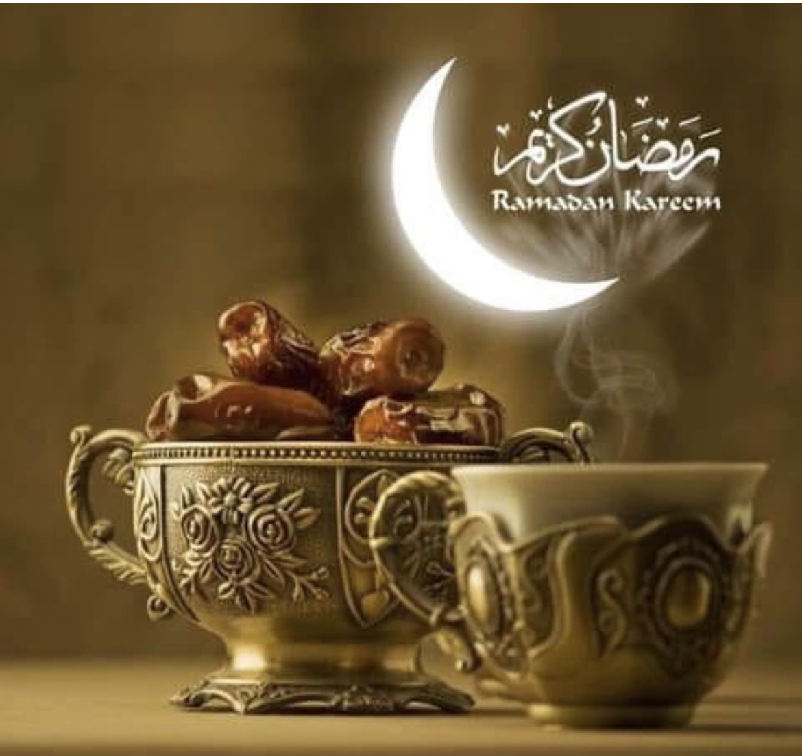 83Kados's tweet photo. 🌙🕌  🌙
     
الْلَّھُم أَهِلَهُ عَليْنَا بِالْأمْنِ وَالإِيْمَانِ وَالْسَّلامَةِ وَالْإِسْلَامِ ❤️ https://t.co/r59lgEuFjc