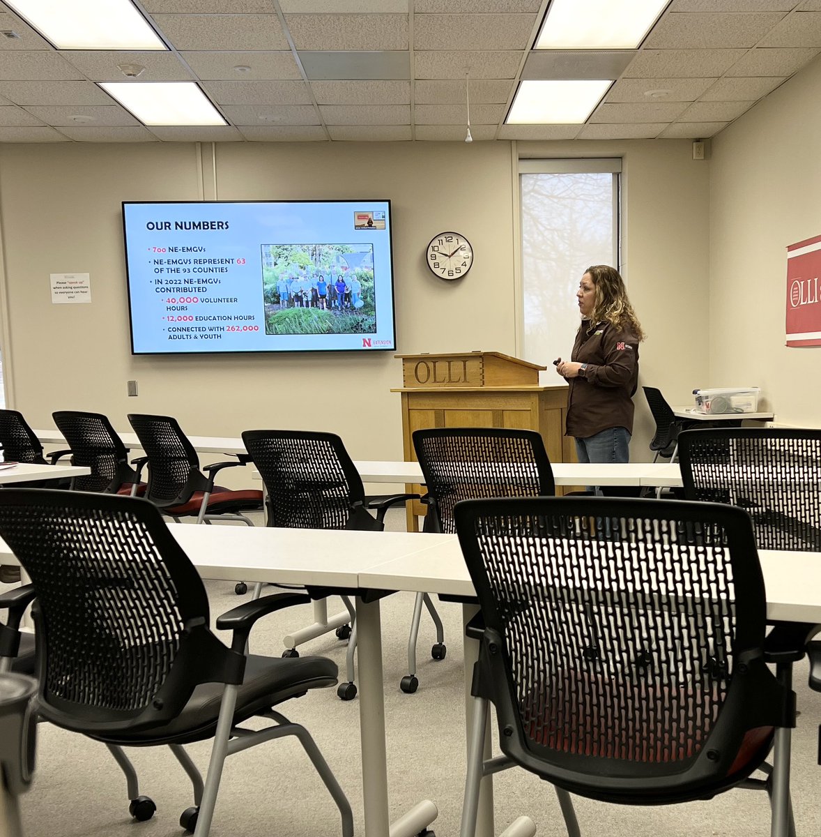 JodyBugsMeUNL's tweet photo. .@Neb_EMGV is our #HLES anchor here talking about the Extension Master Gardener program & Backyard Farmer Show at #OLLI She makes a huge impact! Check out the Backyard Farmer Garden! #nebext @BYFUNL @UNLScottEvans @UrbanAgGuru https://t.co/yskvvHEa9E