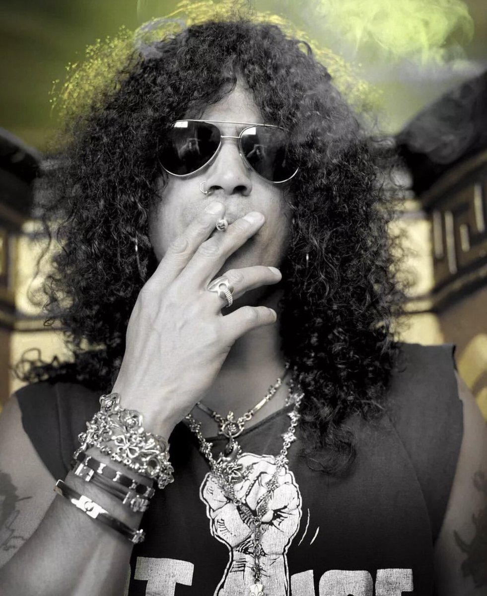 Boss for a photoshoot in 2004 🔥🎩 <a href="/Slash/">Slash</a> 

📸: Barry J. Holmes