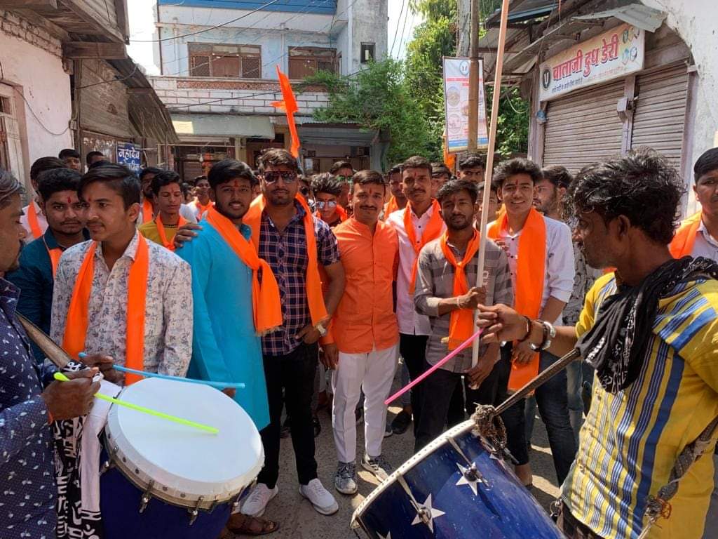 hs_budhaniya's tweet photo. गुड़ी पड़वा एवं भारतीय नववर्ष के अवसर पर आज हातोद नगर में भगवा यात्रा में सम्मिलित हुआ ।
सफल आयोजन की हार्दिक बधाई ।
#हितेन्द्रसिंहबुढानिया
#भाजयुमो_मंडल_अध्यक्ष_हातोद
#Hitendrasingh #हातोद #Hatod https://t.co/oCIY83MLGE
