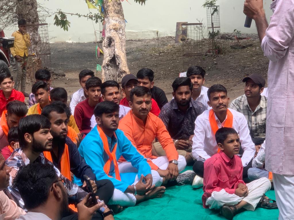 hs_budhaniya's tweet photo. गुड़ी पड़वा एवं भारतीय नववर्ष के अवसर पर आज हातोद नगर में भगवा यात्रा में सम्मिलित हुआ ।
सफल आयोजन की हार्दिक बधाई ।
#हितेन्द्रसिंहबुढानिया
#भाजयुमो_मंडल_अध्यक्ष_हातोद
#Hitendrasingh #हातोद #Hatod https://t.co/oCIY83MLGE