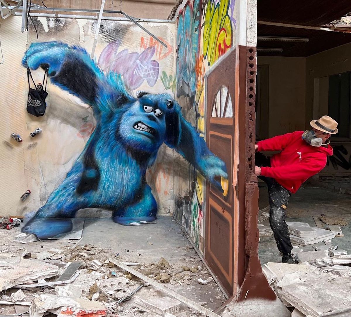 French artist Scaf creates mind-boggling 3D murals. Scroll through to see his massive paintings at abandoned locations like factories and houses. trib.al/LFcw02I