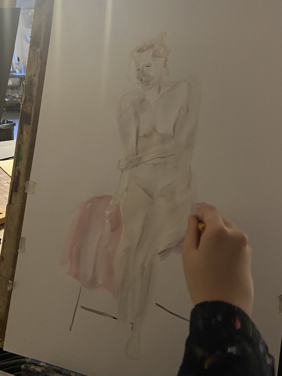 A level Artist experiment with techniques and materials in life drawing. #SGAcapable