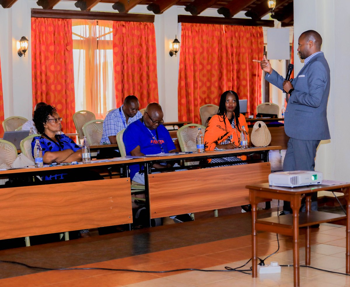 FinnetLtd's tweet image. #BoardRelations #FinnetTrust 
Another productive session at the board relations convergence workshop! We delved deep into effective communication between board members and shared valuable insights on building trust and fostering collaborations. Join the conversation!