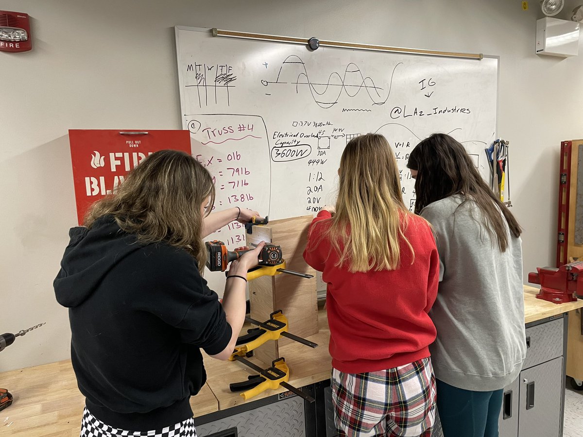 115yhs's tweet photo. Foxes make choices…getting work done in a quiet space, getting help in Math, working on a project, or doing service learning.  So many great things happening at YHS! #foxpride https://t.co/pPMdMLYISq