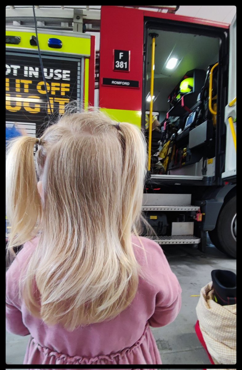 Popped into <a href="/LondonFire/">London Fire Brigade</a> F38 Romford <a href="/LFBHavering/">LFB Havering</a> with eldest grand-daughter 'E' earlier to have a look at the "nee-naws". Not too sure about applying just yet but 'E' was intruiged by the ex LFB TL of <a href="/TL240FLM/">TL Team</a> fame.
Thank you to the on duty watch and the 240 team.