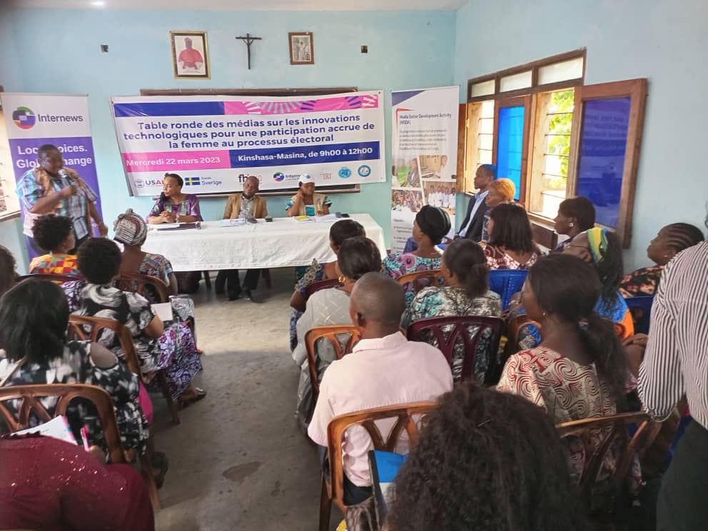voxcongocd's tweet photo. Ce mercredi 22 mars 2023, l’#ACOFEPE en collaboration avec le #RECIC ont organisé une table ronde sous le thème : « les innovations technologiques pour une participation accrue de la femme au processus électoral », à Masina, une commune de la ville-province de Kinshasa. 

1/3 https://t.co/51wdiBPbuv