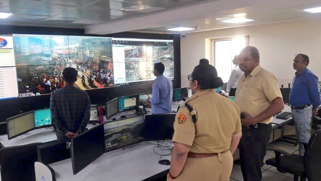 PcrBikaner's tweet image. पुलिस अधीक्षक महोदया तेजस्वनी गौतम द्वारा नव वर्ष पर धर्म यात्रा का अभय कमांड एंड कंट्रोल सेंटर से जायजा लिया गया !
@Bikaner_Police @IgpBikaner