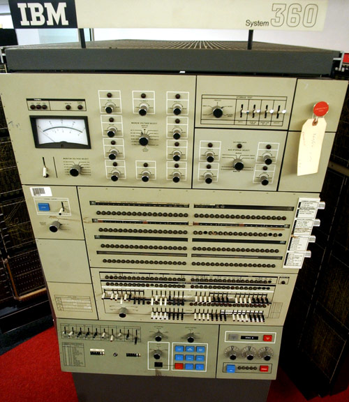 craigmullins's tweet image. On this day, April 7, in 1964, IBM announced the System/360 #mainframe. Certainly a date to remember and celebrate!