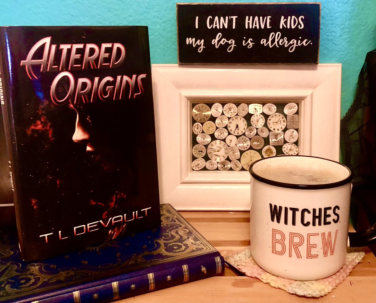 A good book and a nice cup of coffee. Two things that go great together! 😊 📕 ☕️ 

#readingcommunity #coffee #coffeelovers #WritingCommmunity #amwriting #coffeemug #CoffeeTime #indieauthors #vampirenovel #coffeebreak