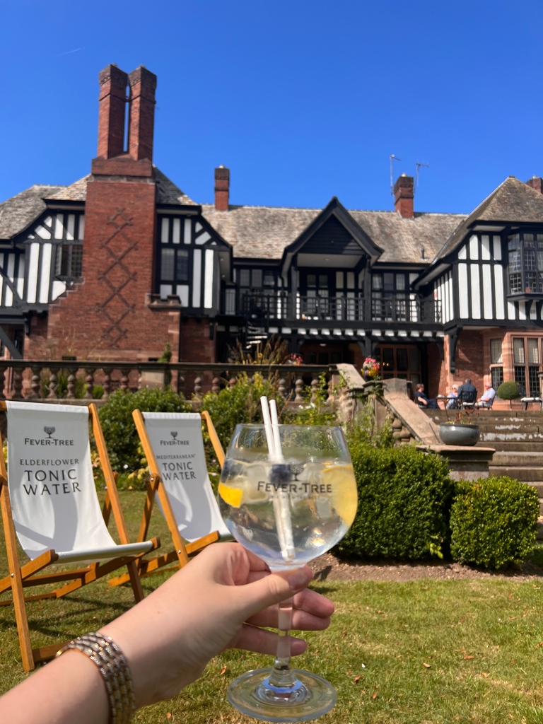 Take a break from everyday life and treat yourself to a staycation at our beautiful Cheshire manor! With luxurious accommodations and plenty of food, drink and fun - this Spring will be one to remember💐 Book your stay today and get ready for an unforgettable experience!