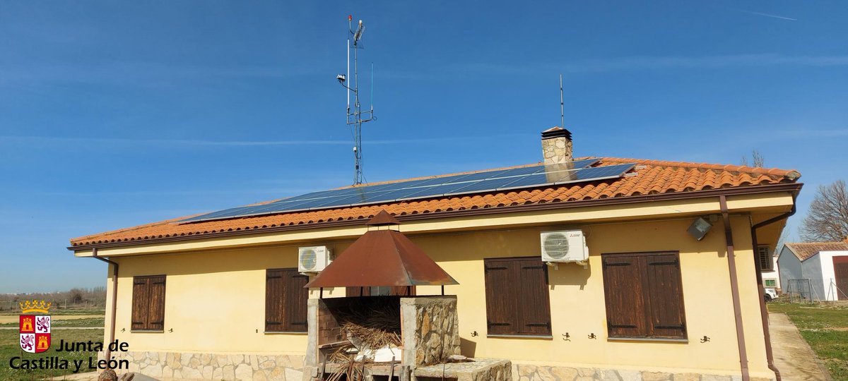 naturalezacyl's tweet photo. 📸Finalizada la instalación de placas solares en Villaralbo, #Zamora, dentro del marco del proyecto europeo de colaboración transfronteriza #INTERLUMES
Seguimos adaptando instalaciones de bases de medios aéreos y otras infraestructuras para mejorar su habitabilidad y condiciones https://t.co/hnbZmxdWdw