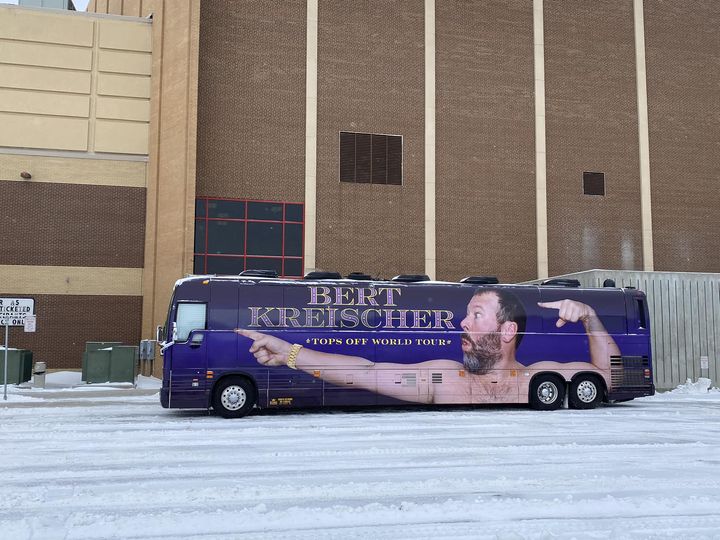 The MACHINE is here &amp; there are limited seats available to the show TONIGHT!
Get yours before they’re gone: bit.ly/BertyBoy22