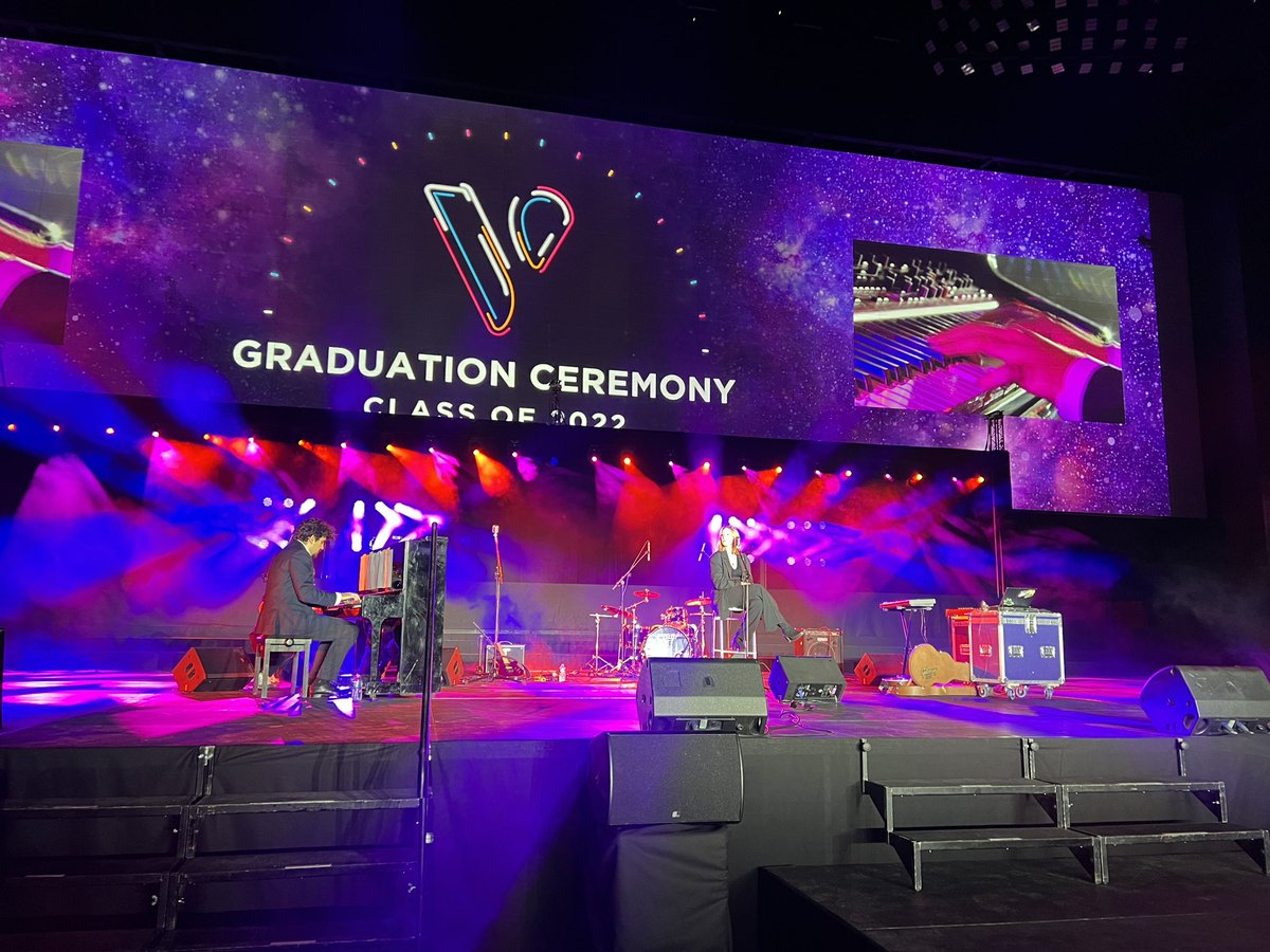 C’est parti pour la remise des diplômes des écoles du <a href="/poledevinci/">Pôle Léonard Vinci</a> avec 1800 diplômés et 6000 personnes <a href="/DevinciExec/">Devinci Executive Education</a> <a href="/ESILVparis/">ESILV</a> <a href="/EMLVparis/">EMLVparis</a> <a href="/IIMparis/">IIM</a>