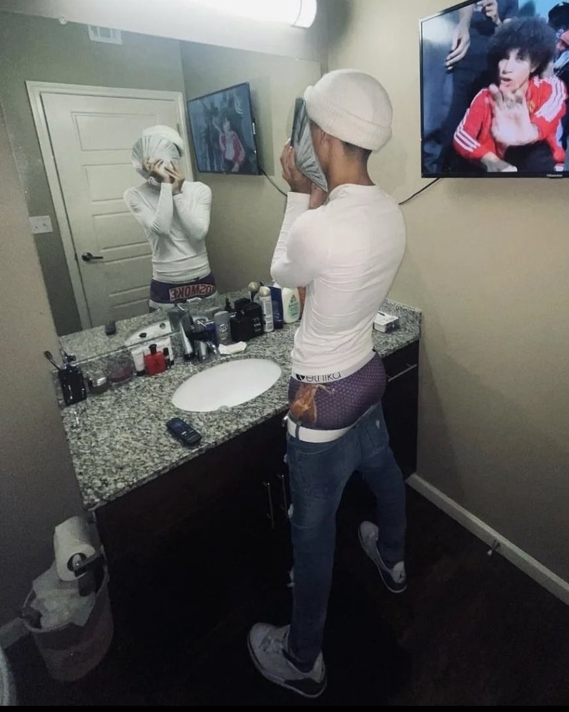 thugsaggers's tweet photo. Ethikas will make any dude ass look good https://t.co/zCdxfxXBOe