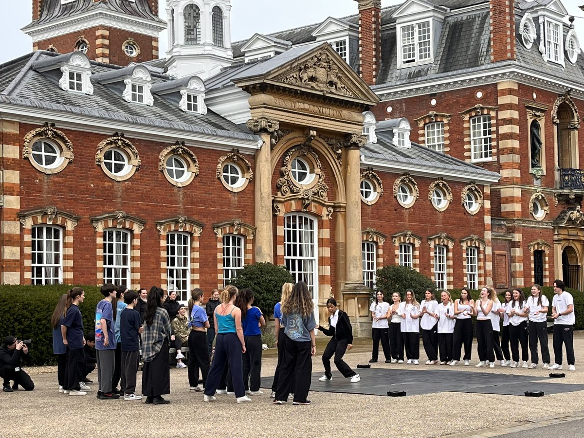 TalbotWelly's tweet photo. Another brilliant, street crew dance spectacular and Be The Duke final. Congrats @Beresford_House on the Duke win and to @DANCEWellington on another thrilling dance off. #blueisbest #betheduke https://t.co/THFf8yA6df