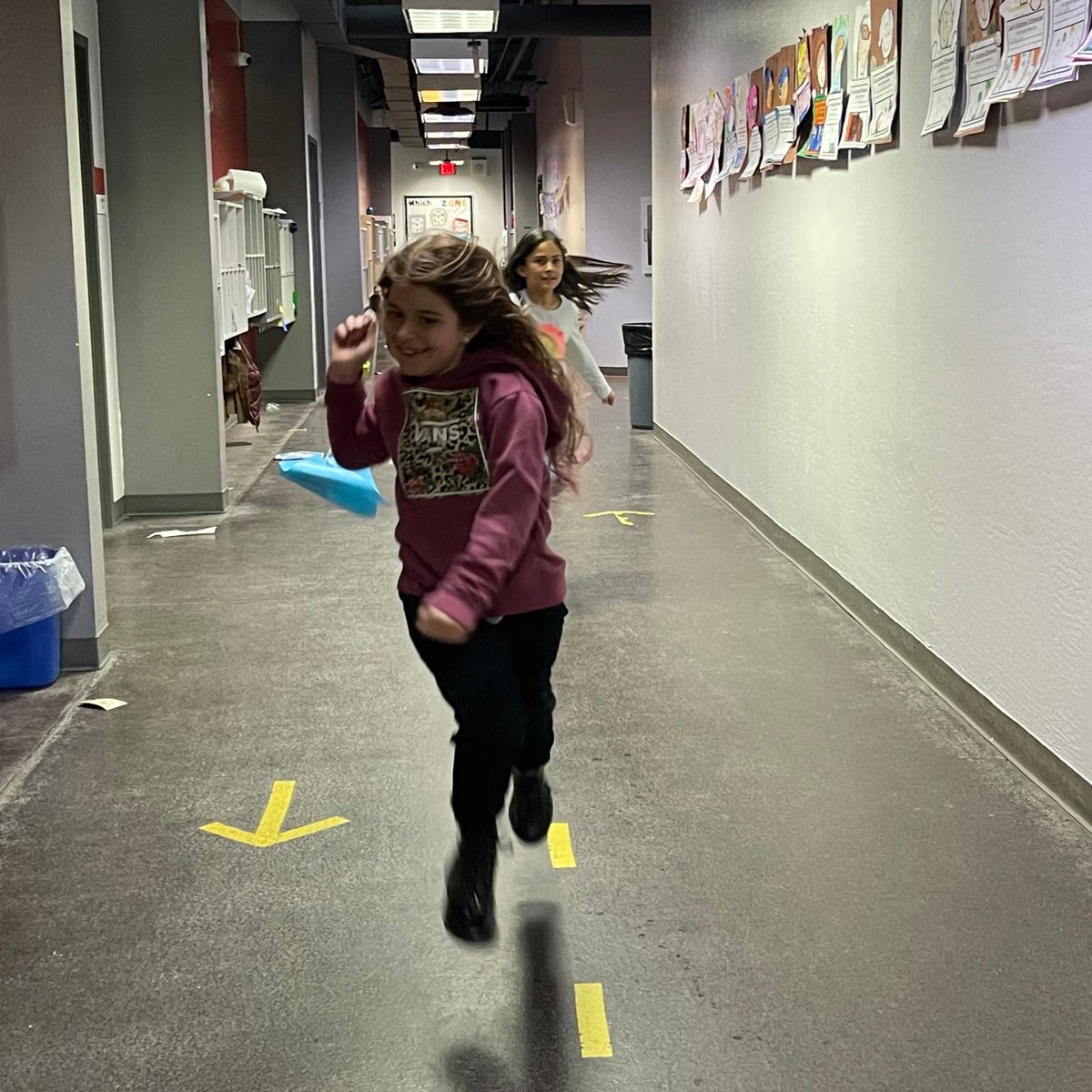 BASISFlagstaff's tweet photo. Students are having a great time in International Crafts and Snacks! Last week they visited New Zealand and tried manuka honey and vegemite crackers, then made bird kites. #yetisrule #flyakite https://t.co/Xp0QmXPWUF