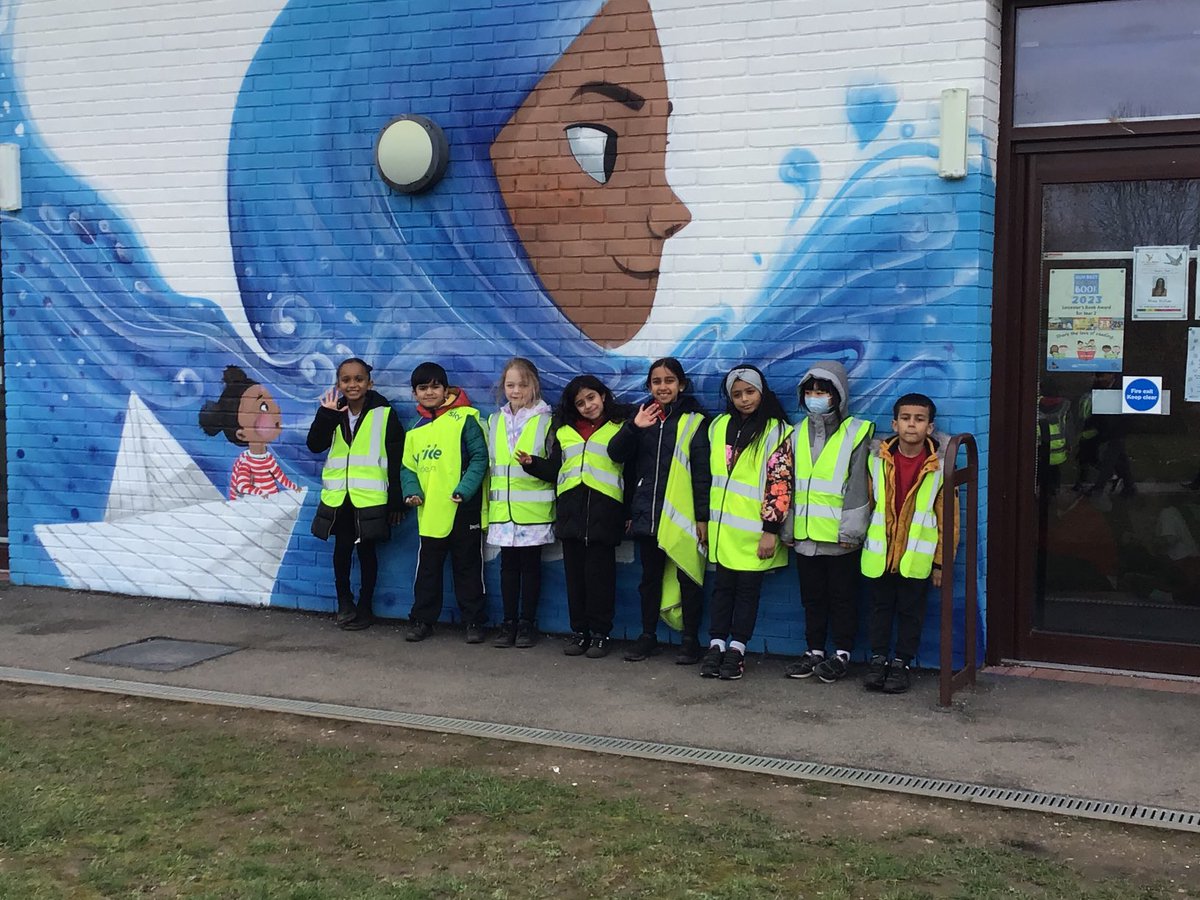 We visited the Infant building to take a look at the graffiti. We recognised many of the characters and were impressed with quality of the artwork. ⁦@kestrelmead⁩