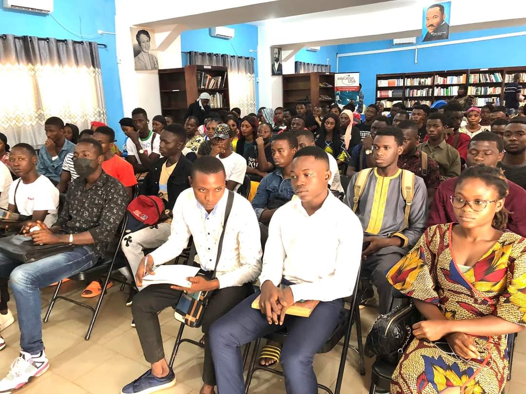 etudiantguineen's tweet photo. Ce mercredi 22 mars 2023 de 10h à 11h50, la Bibliothèque Américaine a accueilli une conférence sur le thème "Parcours de femmes".
#Guinee #etudiantguineen #UGLC https://t.co/KRLhiJbLpG
