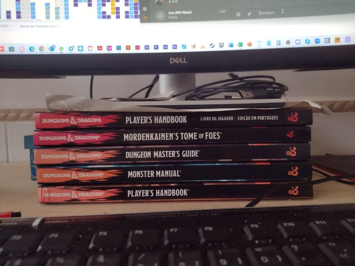 <a href="/MaximilianFerro/">⛧Maximilian o POEE=PAPA=⛧(Papa de Éris)</a> @mabebonafe <a href="/MarDeContos/">Mar de Contos #BleakwindsPass #MurmuriosUmbrais</a> <a href="/abismodosdados/">Abismo dos Dados RPG</a> <a href="/contosludicos/">Contos Ludicos 🆑🎲</a> <a href="/BibliotecaAnces/">Biblioteca das Ancestrais</a> <a href="/Mestre_Xis/">Mestre Xis</a> <a href="/pausaparaumcafe/">Anna Schermak | Pausa Para um Café ☕</a> <a href="/bsbbynightrpg/">🎃 BSB BY NIGHT RPG 🎲</a> <a href="/jacafreak/">🛸👽 Jacafreak 👻🎮</a> <a href="/CamaraRpg/">Câmara Obscura RPG</a> deixa eu aproveitar que o max falou do BREU e mandar pra vcs aqui o fastplay dele. aqui.
bit.ly/JogoRapidoBREU

Depois de BREU o melhor uso dos livros de D&amp;D5 de vocês vai ser esse aqui