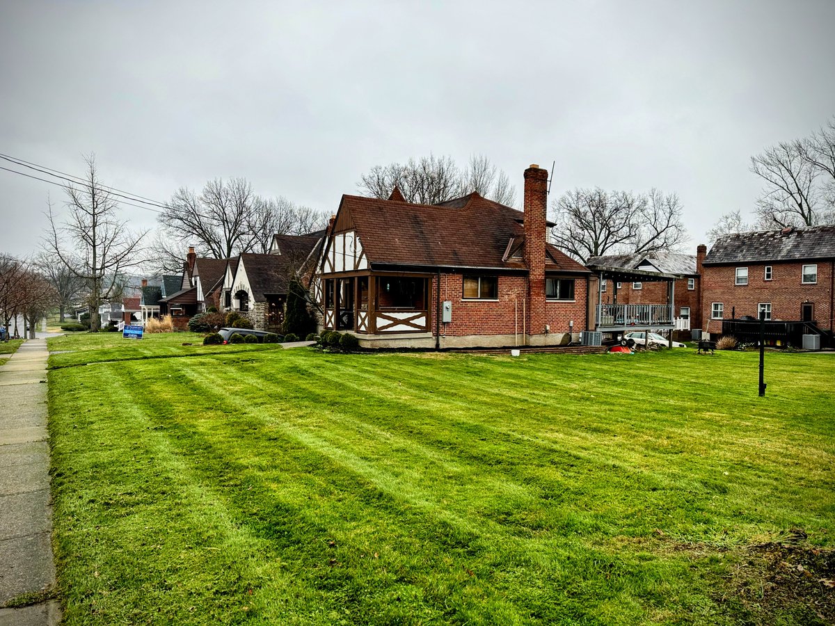 PPExpressLawn's tweet photo. Mowing already in March 😱🤯 
Ask us for a free quote today!
#Lawncare #Bridgetown #cincinnati https://t.co/EOpMOqm7uO