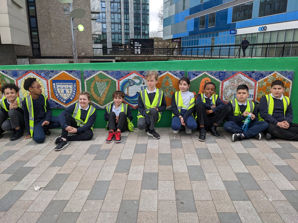 A special mosaic  commissioned by <a href="/IslingtonBC/">Islington Council</a> celebrating the #Irish community in Islington was unveiled at Navigator Square (named for the C19 'navvies') #Archway by some of the young artists who helped create it.