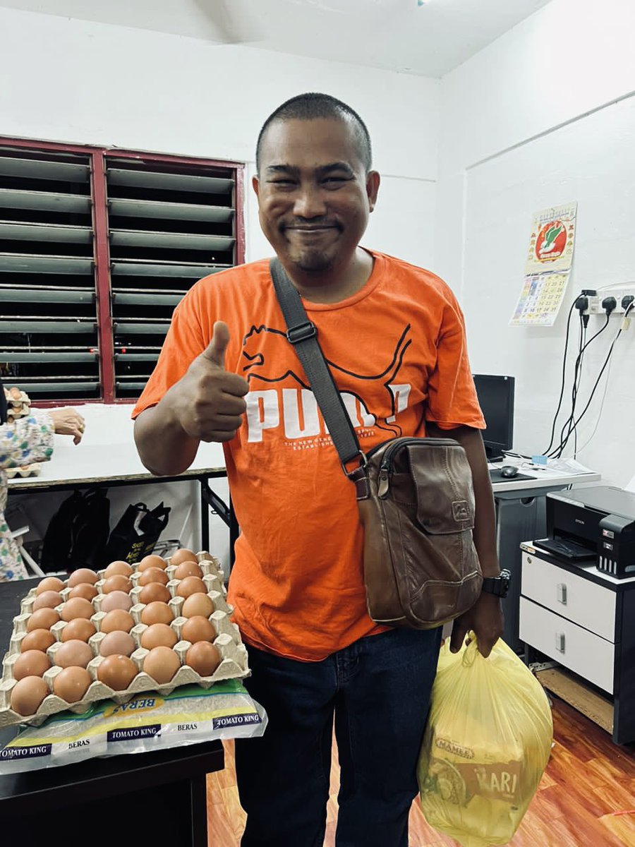 Happy Bank tweet media