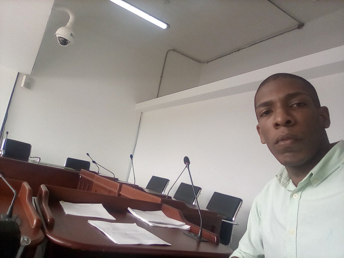 JulianPalaciosO's tweet photo. A punto de iniciar la audiencia. Deseenme suerte. Gracias de nuevo a @bantuashanti,  el colectivo de abogados por todo el acompañamiento y q todos por su amor https://t.co/E7Rf9wPGCI