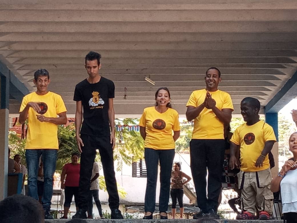 SBAlbertoFerna1's tweet photo. En el marco de las elecciones de Diputados a la Asamblea Nacional del Poder Popular recibimos en nuestro centro al Grupo Mascara de Caoba y al Ballet Folclórico de Oriente. @RaulSamon @dpestgo @DianaGisellMar1 @colas_nelvis @AdolisVelazquez https://t.co/o85qoDcJiY