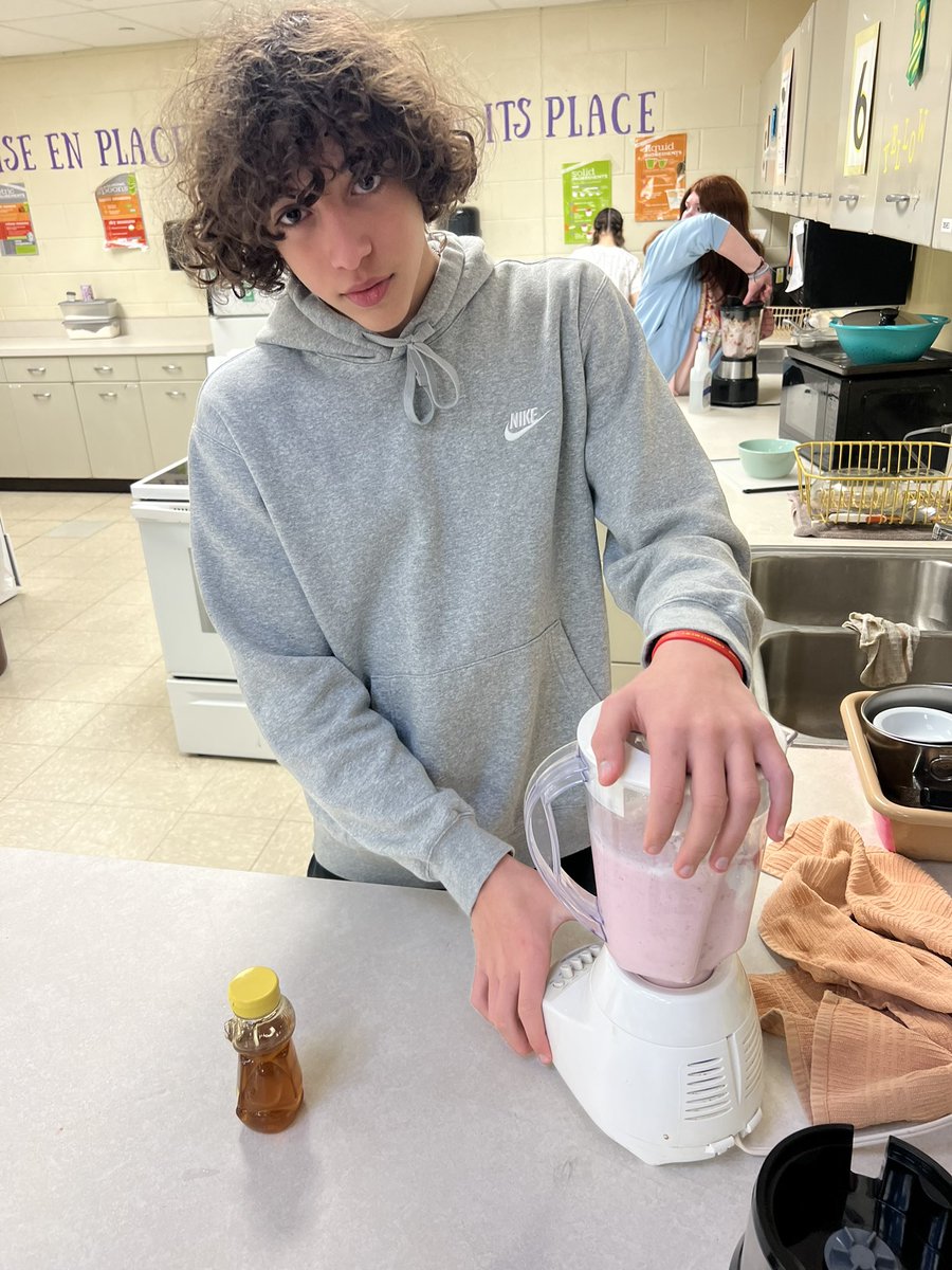 And the games have commenced! Smoothie wars have begun as we conclude our knife safety unit in Life Skills!🍓🥝🫐