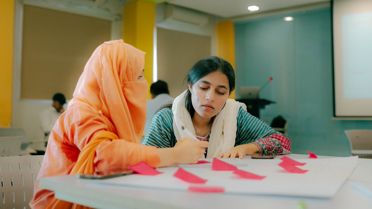 ApProsperity's tweet photo. A sneak peek into the #SynergyBootcamp we recently wrapped up at #COMSATSUniversity, #Islamabad. #Entrepreneurs honed their skills in business and financial modeling & pitch making.
We will stay in touch with all entrepreneurs and continue sharing more exciting opportunities. https://t.co/7vCTb4H5k0