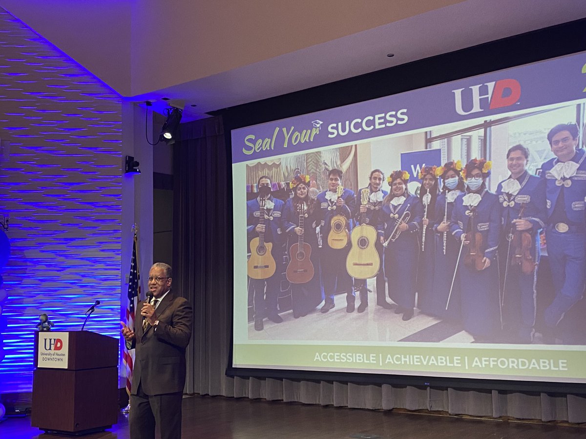 Dr. Blanchard, President of UHD, welcomes our @HoustonISD students to transition Seal Your Success transition workshop.