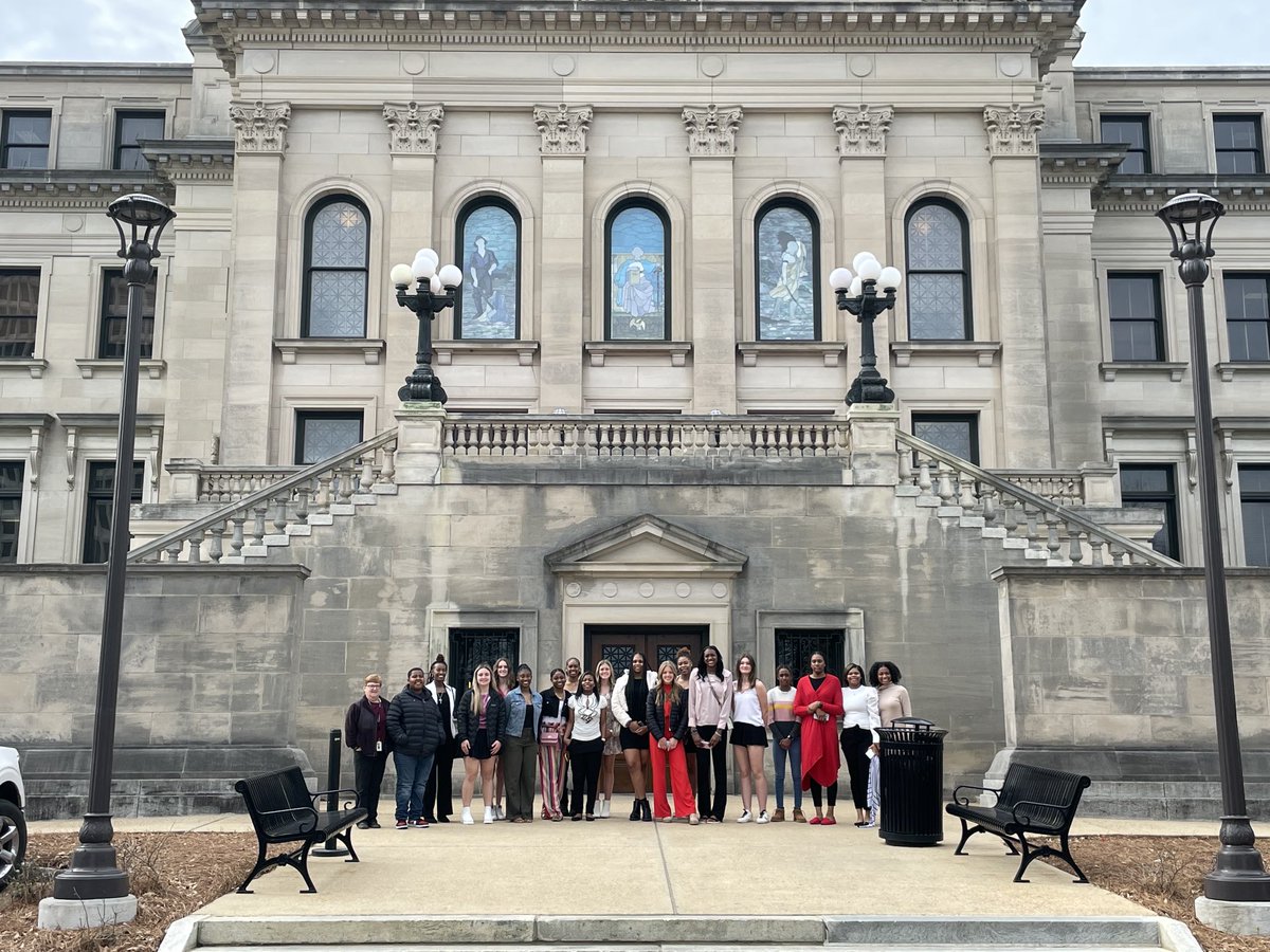 6A state champions hanging out at the State Capitol today! ⁦<a href="/GHSMavericks/">Germantown Mavericks</a>⁩ #gomavs