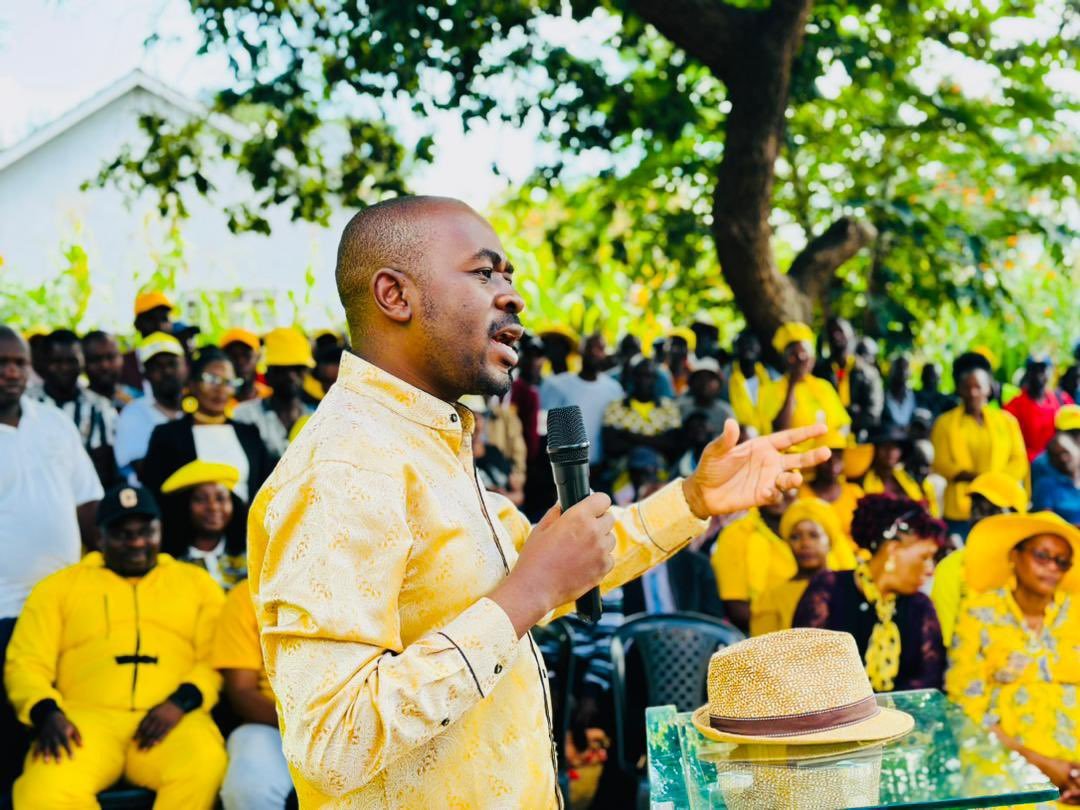 chumasteve's tweet image. CITIZENS AT THE CENTRE!...
Clearly there is a social contract with citizens. A fish &amp;amp; water symbiosis. Thank you, His Excellence President, @nelsonchamisa for this fresh breath of leadership. 
#ThisTime
