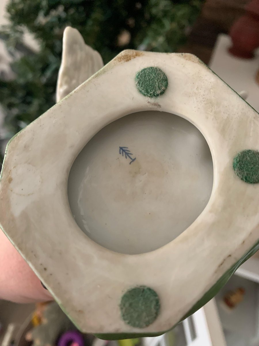 megrojahn's tweet photo. Anyone have experience with #makersmarks? Looking to identify this piece bought in Germany during the 40’s/50’s. #antique #porcelain https://t.co/ZLpWsMYVMy