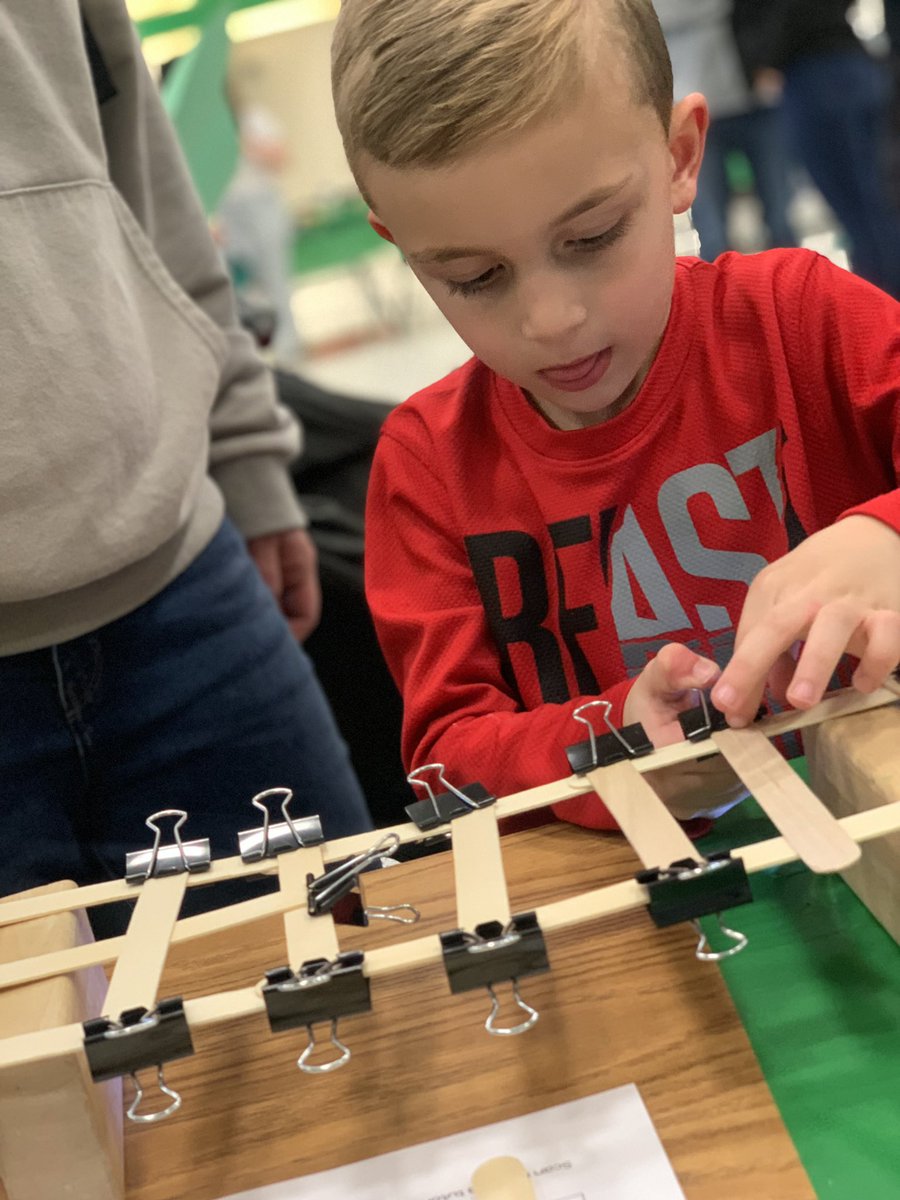🚀🔬🎨 From robotics to chemistry, art to engineering, our STEAM Exploration Night @ Farmingdale High School ignited a passion for learning and creativity in kids!🌟 <a href="/MsHakimian/">Tatiana Hakimian</a> <a href="/DrKCummings/">Kristen Cummings</a> #STEAMeducation #FutureInnovators #HandsOnLearning 🤖🎨🧪