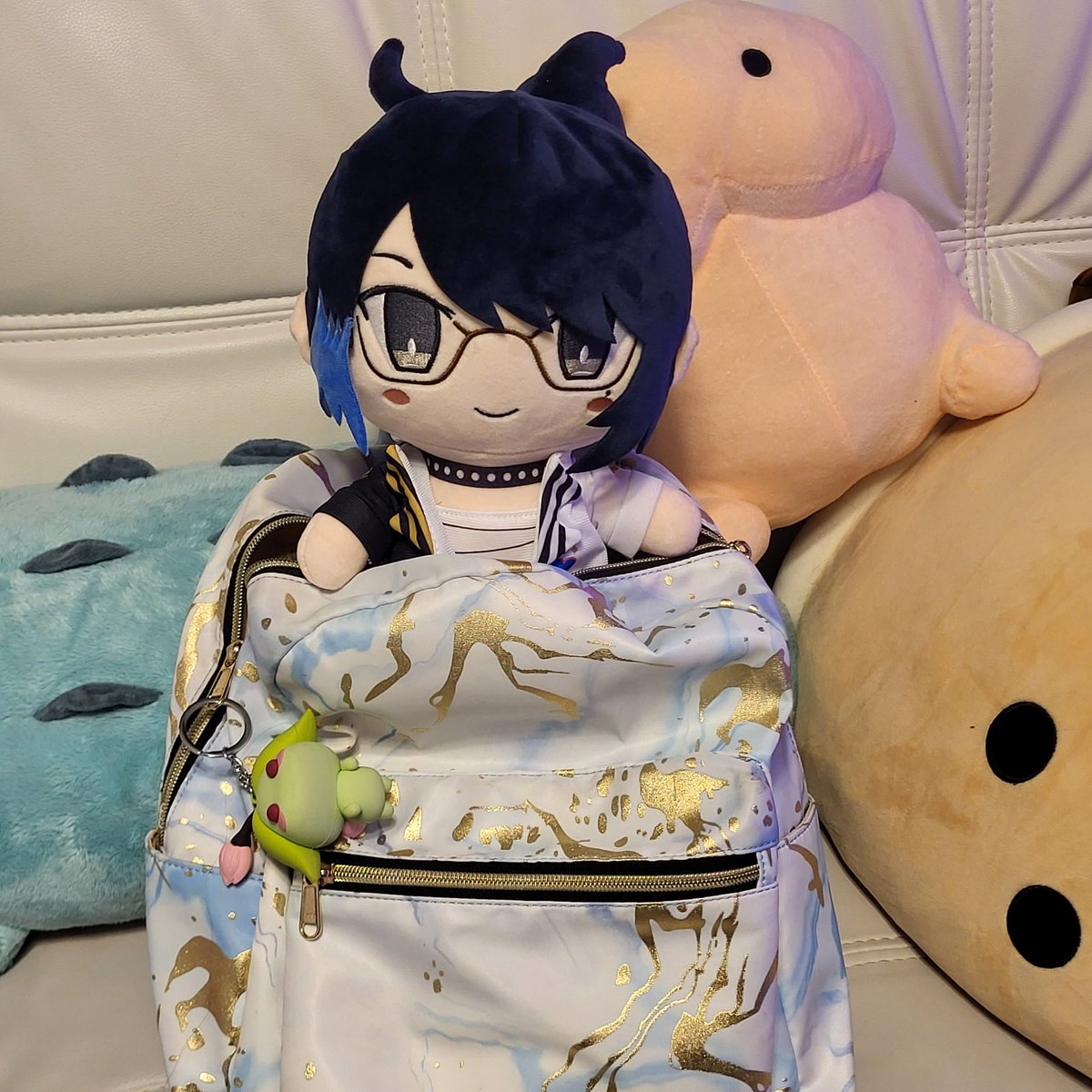 _mamavale's tweet photo. Can you guess where I was last night ๐ Even though I wasn't able to fit @_Silvervale_ Ironside PC in my backpack and sneak it home ... doesn't mean I left emptyhanded ๐ณ #ksonplushie #magicbackpack #silverwontnoticeoneplushiegone #whatisthatotherplushie #blushing https://t.co/yTeHVdgNFS