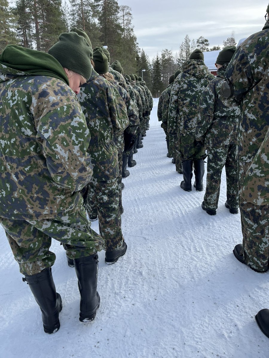 MPKurssit's tweet photo. #244mpk internaatti @JaakariPR. Teoriasta käytäntöön. SERE. Asevelvolliset, maanpuolustuksen kovinta ydintä.
#maanpuolustuskurssit
#kokonaisturvallisuus https://t.co/R3PX4PNcY9