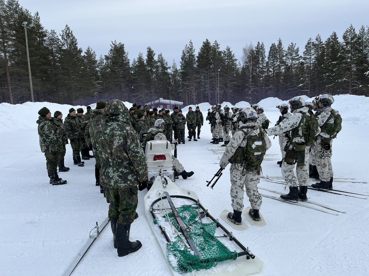 MPKurssit's tweet photo. #244mpk internaatti @JaakariPR. Teoriasta käytäntöön. SERE. Asevelvolliset, maanpuolustuksen kovinta ydintä.
#maanpuolustuskurssit
#kokonaisturvallisuus https://t.co/R3PX4PNcY9