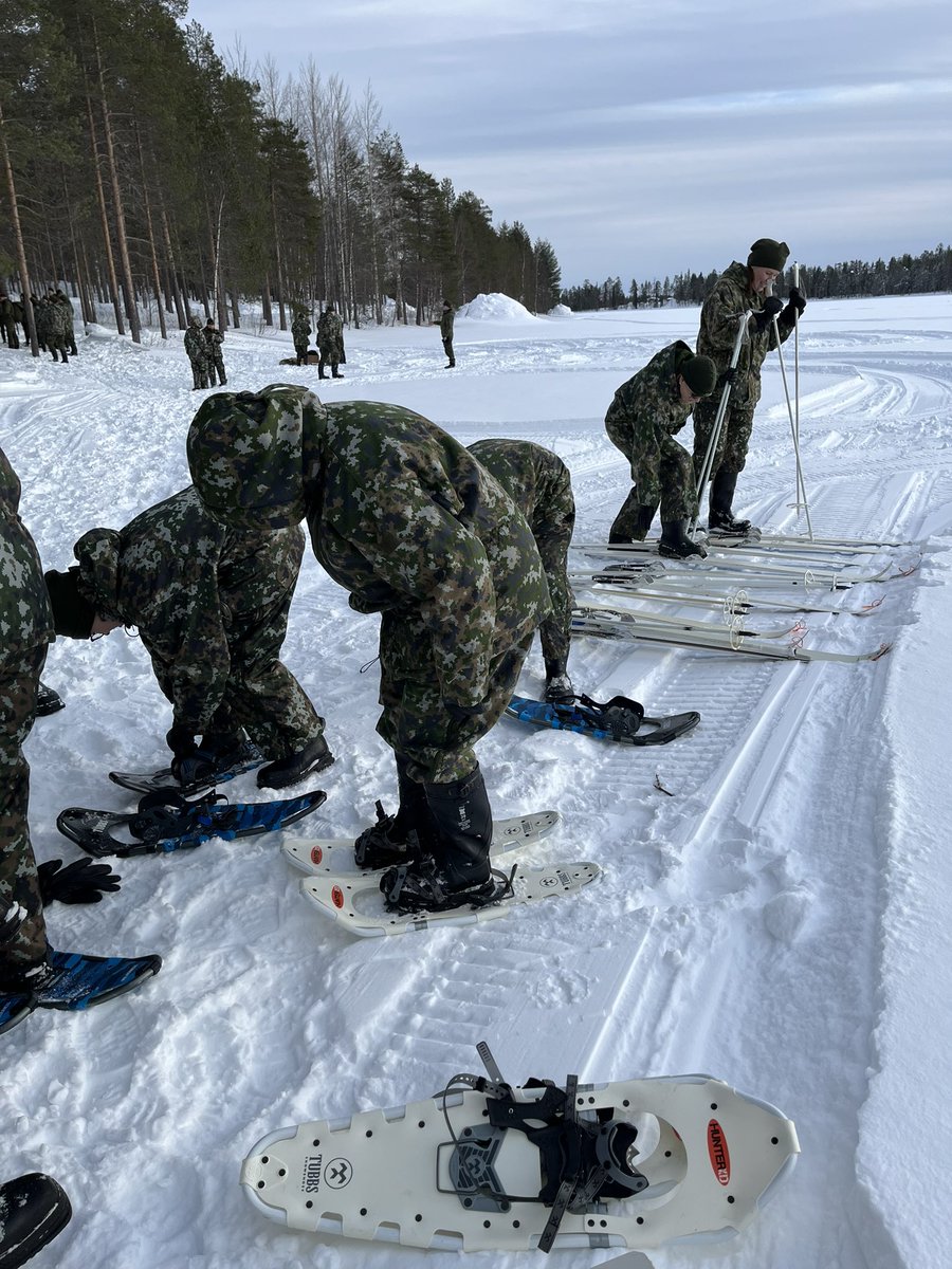 MPKurssit's tweet photo. #244mpk internaatti @JaakariPR. Teoriasta käytäntöön. SERE. Asevelvolliset, maanpuolustuksen kovinta ydintä.
#maanpuolustuskurssit
#kokonaisturvallisuus https://t.co/R3PX4PNcY9