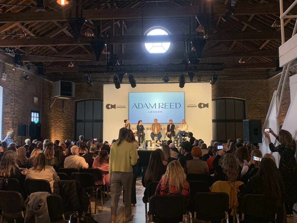 💇‍♀️Earlier this week we joined our partners @lorealuki at @creativeheadmag #salonsmart event to tell Salons about the #NetZero Now Salon Initiative. It was wonderful to meet so many #creative and forward-thinking individuals that want to help our 🌍. #business #sustainable