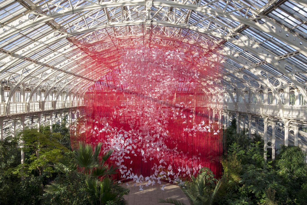 mxogyny's tweet image. Chiharu Shiota🔴⚪⚫

Installations of interlocking strands of wool thread in white, red, or black, create sprawling installations symbolising the connection between humanity and the universe. 

#Mxogyny #ChiharuShiota #ArtistSpotlight 
📷 Sunhi Mang &amp;amp; Jeff Eden
